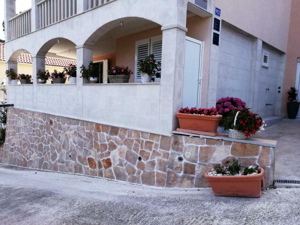 Appartementhaus Elena Jelsa  Εξωτερικό φωτογραφία