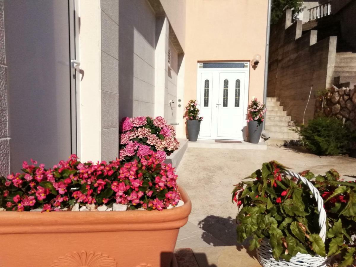 Appartementhaus Elena Jelsa  Εξωτερικό φωτογραφία