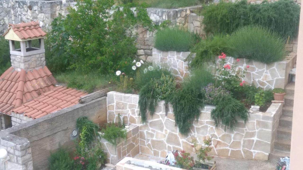 Appartementhaus Elena Jelsa  Εξωτερικό φωτογραφία